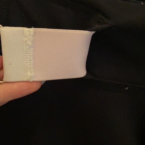 Lululemon size 6 black pants with reversible belt - Picture 6 of 6